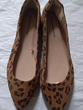 Amazon Essentials Leopard Print Pointed Toe Flats - Brown
